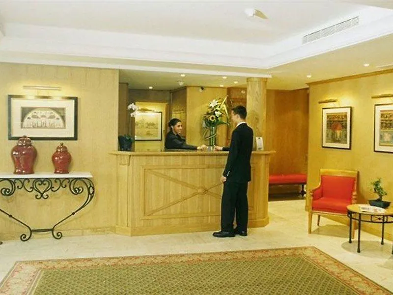 **** Hotel Hôtel Le Pierre Paris France