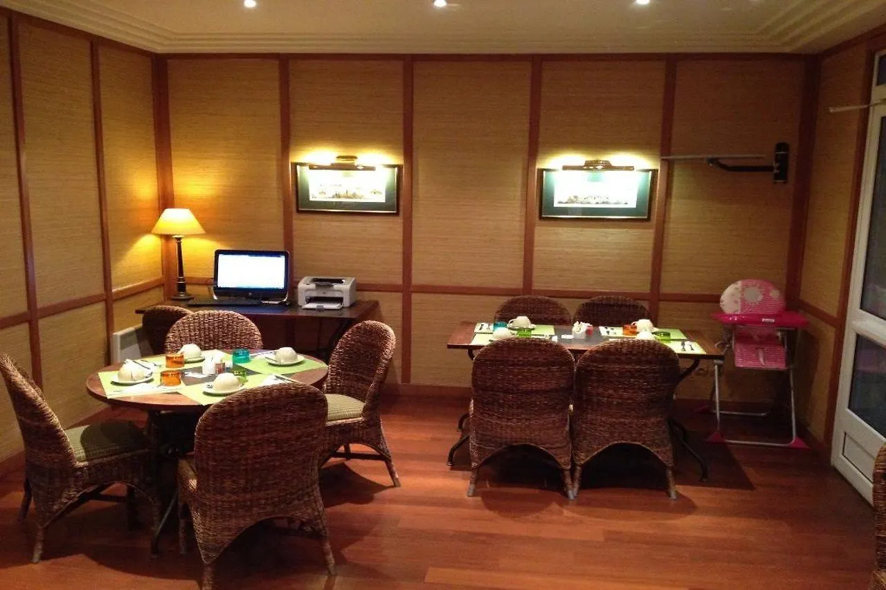 **** Hotel Hôtel Le Pierre Paris France