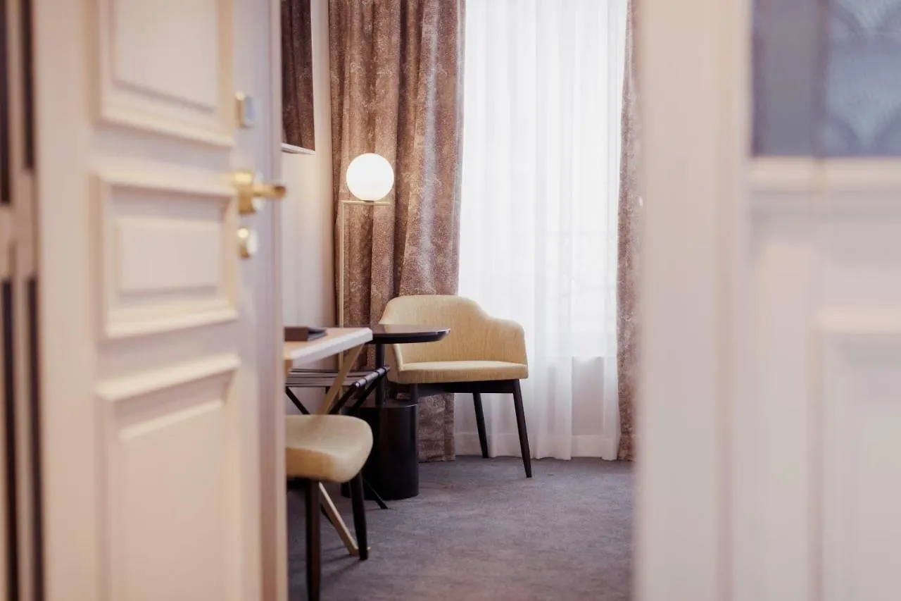 Hotel Hôtel Le Pierre Paris
